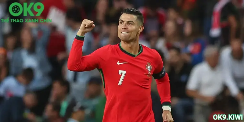 Cristiano Ronaldo là 1 trong 10 ngôi sao tham gia Euro kỳ cuối